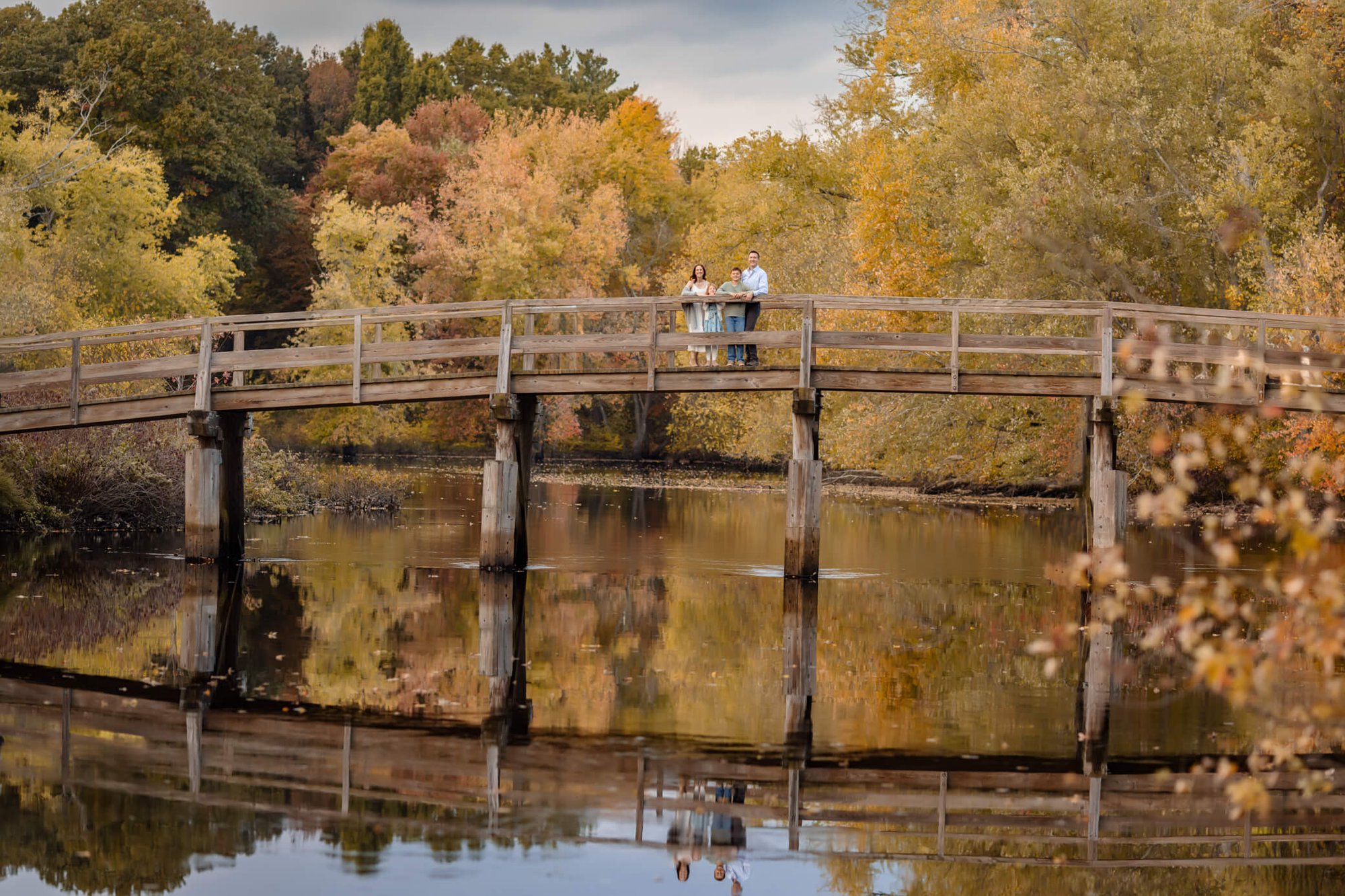 Old North Bridge Concord - Fall famiy photo in Boston-5